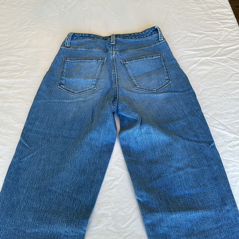 Universal thread highest rise straight crop jeans. GREAT CONDITION. Size 0/25.
